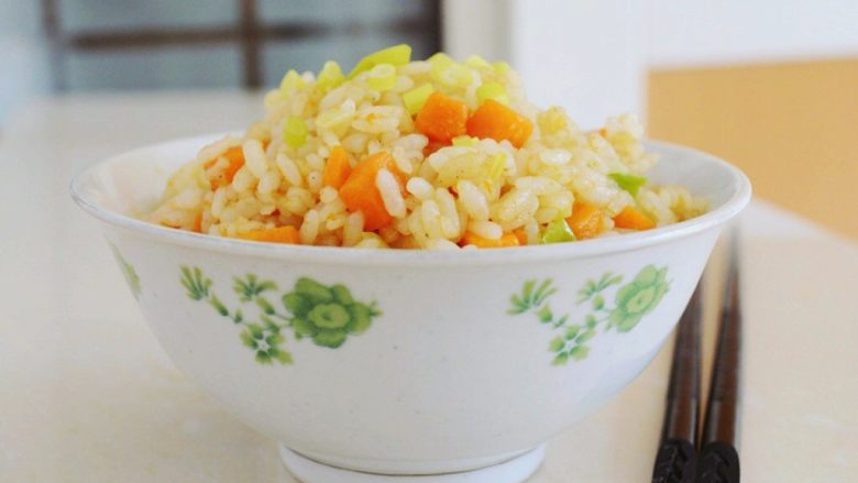 金沙南瓜焗饭（蛋黄南瓜炒饭）,米饭用硬一点的隔夜米饭会炒的粒粒分明，口感更佳~