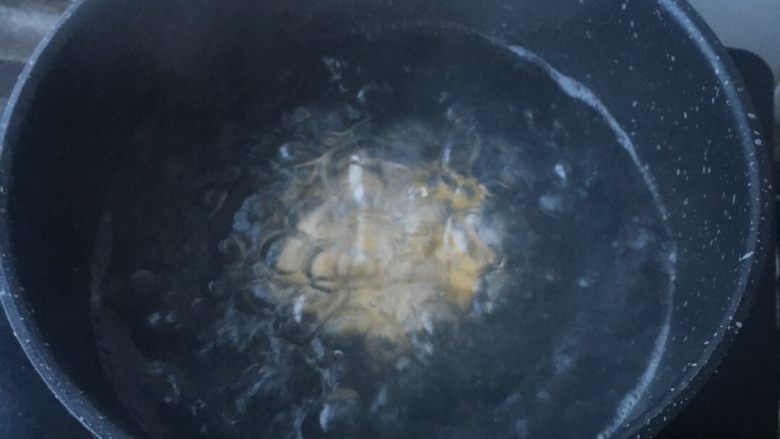 芋圆甜汤,吃的时候，水烧开后下浅颜色的芋圆