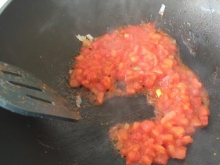 番茄疙瘩汤,炒成这样就行了