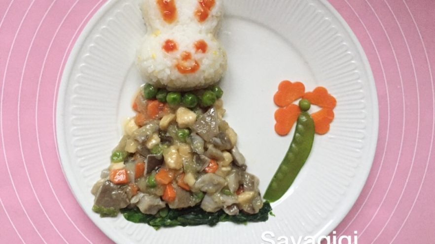 宝宝创意餐--穿花裙子的兔兔