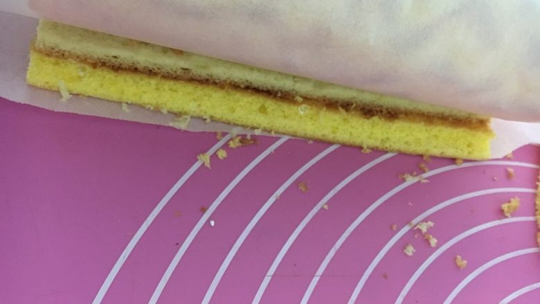 虎皮蛋糕卷,有个斜度后，蛋糕卷就能立的挺了