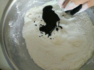 黑芝麻糖饼,黑芝麻糊 面粉，哮母，水和面