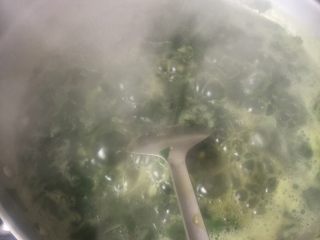 翡翠虾米滑羹,煮二十分钟