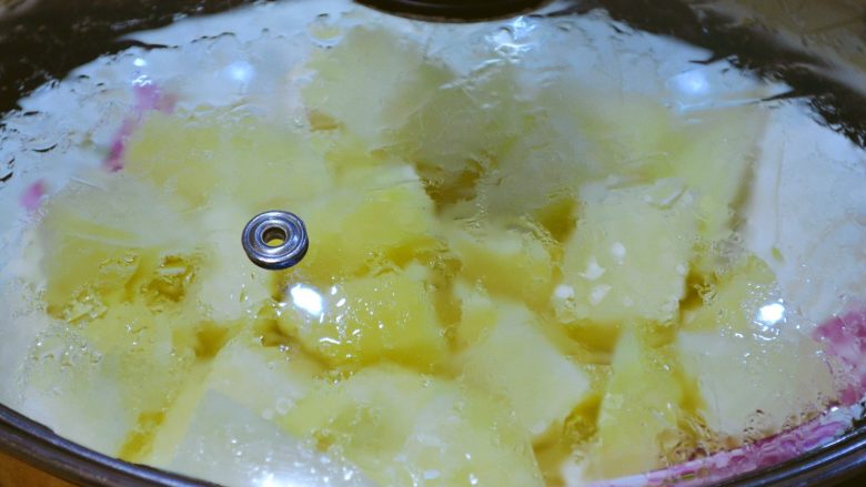 【土豆小丸子】土豆还可以这样做！,放入蒸屉，隔水蒸熟备用。