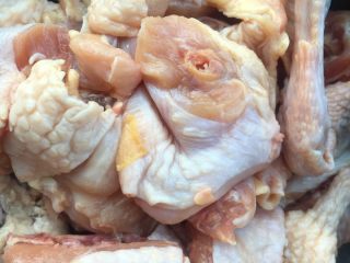 香菇栗子炖鸡,然后沥干水分