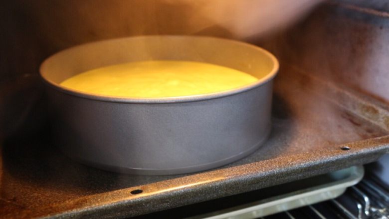 抹茶重芝士蛋糕🍵,入模 水浴法180度烘烤35-40min