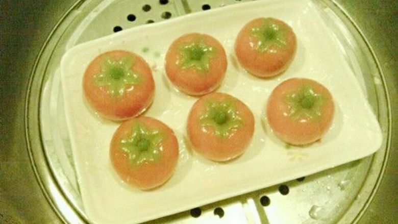 番茄汤圆,待出锅后可在表面刷上薄薄一层油；防止表面变干。
