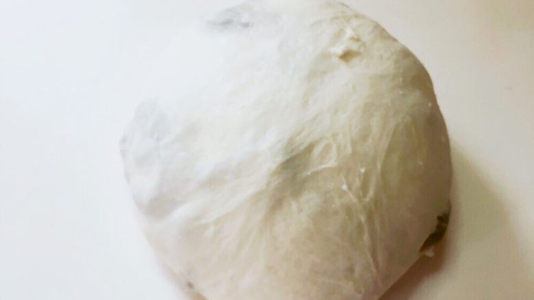 法国盐矿橄榄面包								,将面团重新团成团后，缝口，盖上湿毛巾，醒面(十分钟)														
														