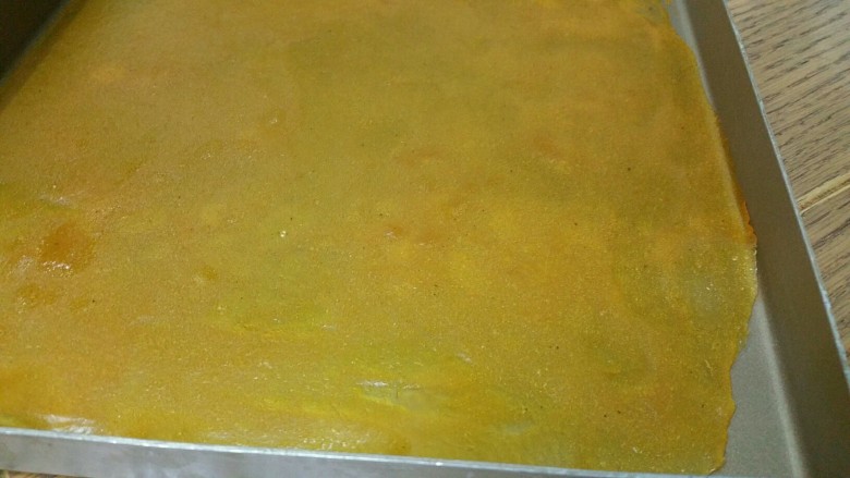 香芒果酱(内附香芒果丹皮做法),烤好的果皮表面是不粘手滴
