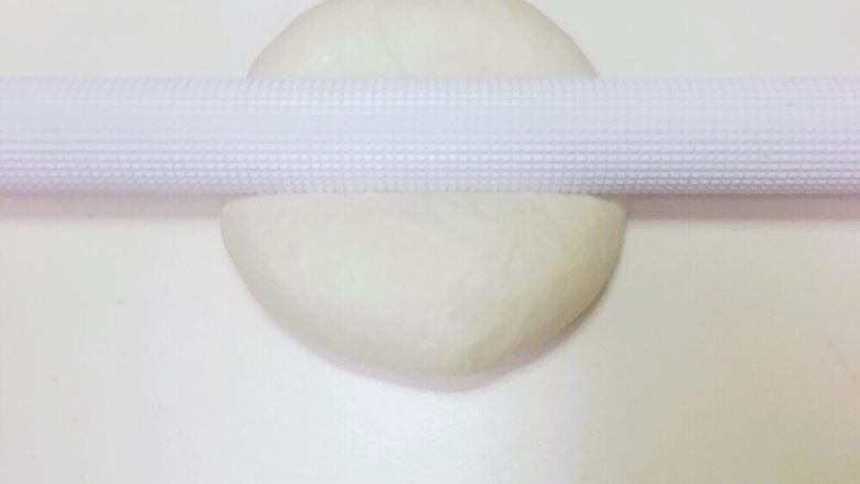 日式米粉比萨											,用擀面杖擀成圆形状														
														