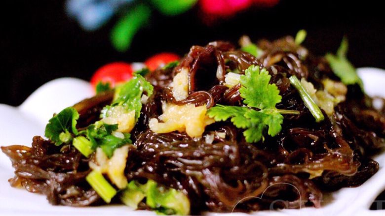 凉拌红毛菜（海藻）#烟台特色#,一盘美味可口又营养丰富的红毛菜就做好了……