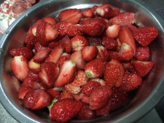 草莓酱,沥干水分，切小块