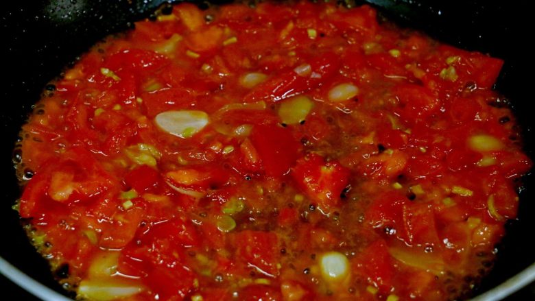 超下饭之红三剁,把西红柿的红油炒出来。