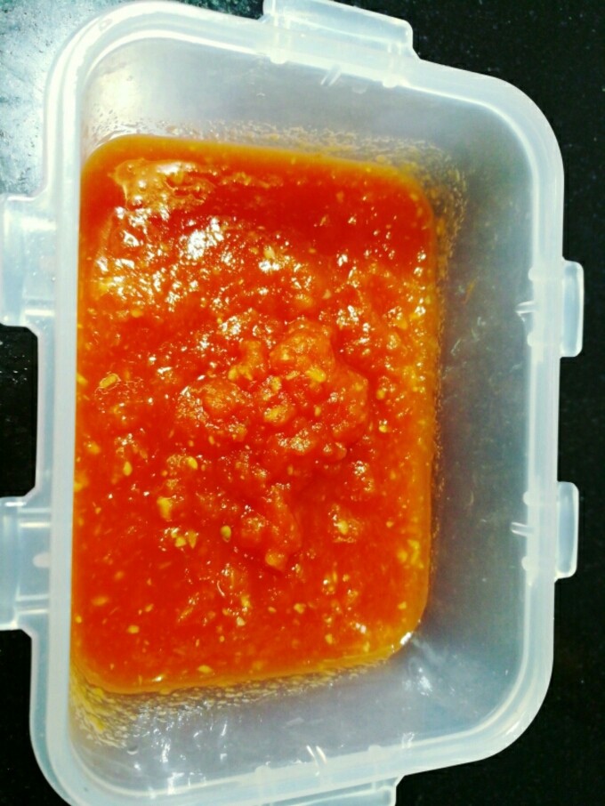 自制番茄酱,时间到，把番茄酱倒出来。
