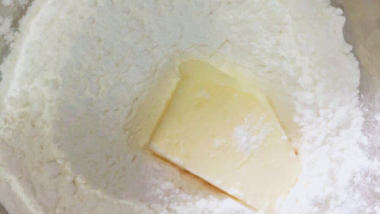 樱花抹茶豆沙面包,将B的材料称量在另一个面包盆中														
														
