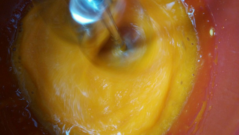 蛋黄溶豆（宝宝的小零食）,中速打发