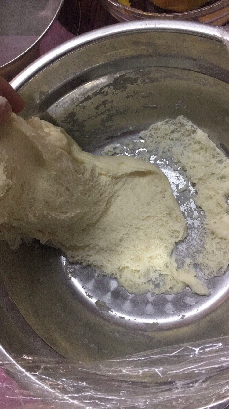 红薯花式面包,这是发酵好的面团