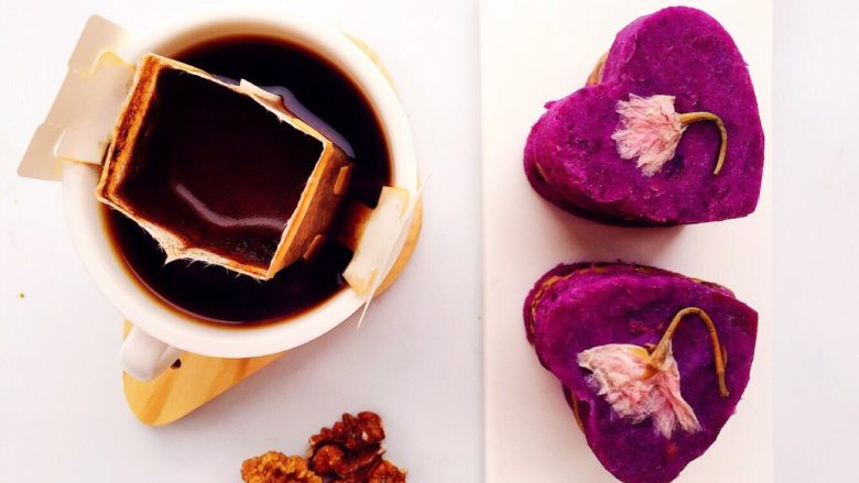 紫薯红豆糕-减脂餐5/28…,搭配一杯黑咖啡，一点坚果，一份营养美味的早餐就完成啦…当然加些水果or蔬菜会更棒哦！