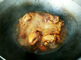 可乐鸡腿（无油更健康）,小火烧制40分钟后，汤汁剩下四分之一的时候，鸡腿就可以出锅了。