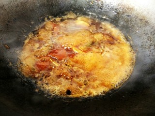 可乐鸡腿（无油更健康）,剩余的汤汁和料，在锅中继续烧制。