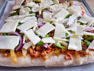 健康低脂 绵软拉丝厚底披萨,铺一层马苏里拉
