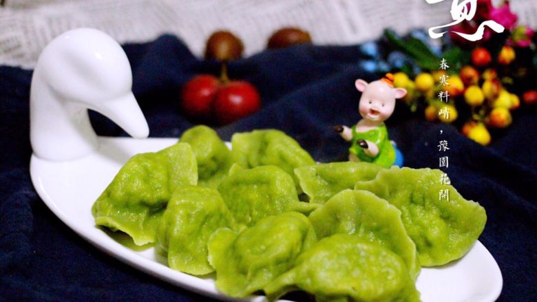 茴香豆腐饺子（王氏私房面食）,把煮好的饺子盛入你喜欢的器皿中即可