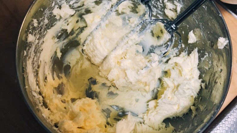 豆乳盒子,室温软化好的奶油奶酪，用打蛋器打至细滑