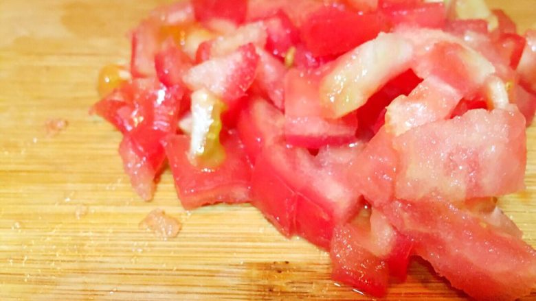 春日限定之意式肉酱面,西红柿切丁
我只用了半个，喜欢吃西红柿的朋友可以加一个