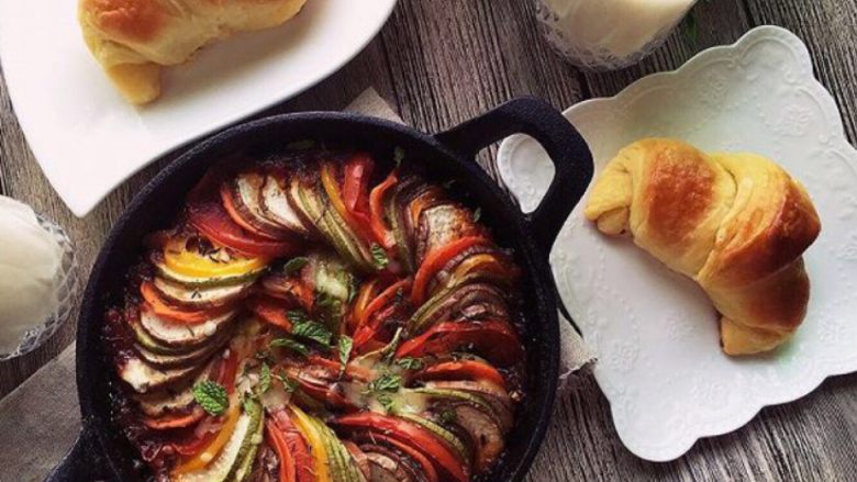 普罗旺斯烩菜～《Ratatouille》蔬菜杂烩,可以搭配可颂面包一起开吃吧！