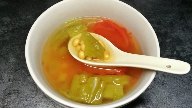 减脂素食 | 怕苦也爱喝的番茄苦瓜黄豆汤,最后就可以盛出大口喝汤啦！～