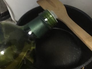 蛋黄糯米烧卖,热锅倒橄榄油