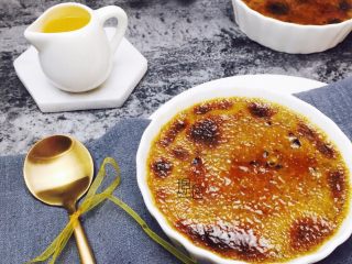 伯爵红茶烤布蕾<Earl Grey Crème Brûlée>,现在可以尽情享受敲碎焦糖脆壳的那一刻了！
