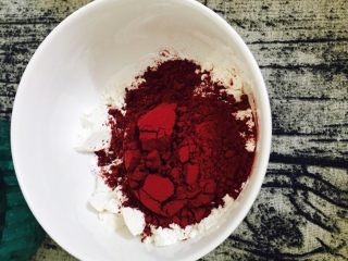 红丝绒裸蛋糕,低筋面粉➕红曲粉混合过筛