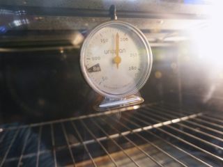 咖喱土豆泥披萨,烤箱180度预热10分钟