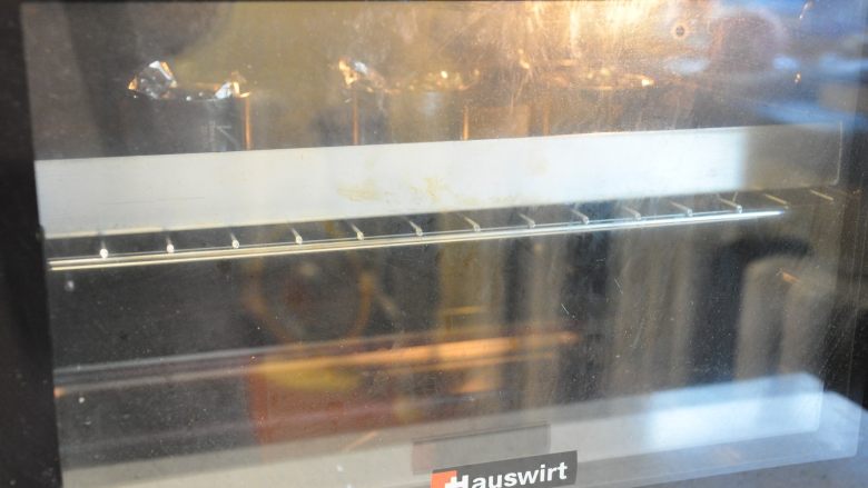 鲜虾沙拉盅,烤箱预热，上下火210度，烘烤15-17分钟。