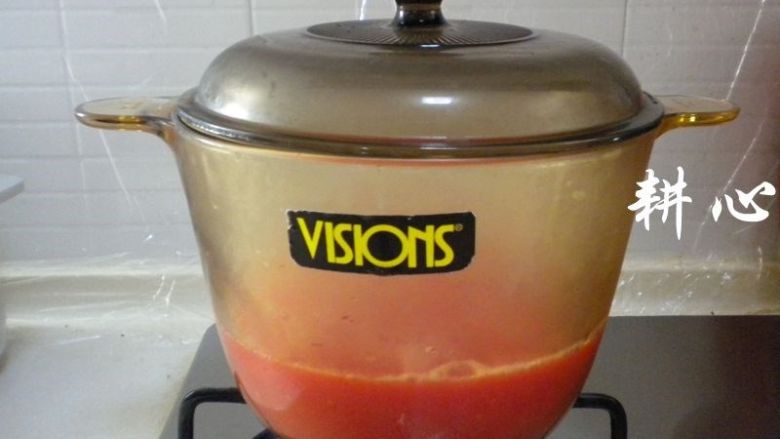 饺子茄汁汤,盖锅盖，大火烧开。
