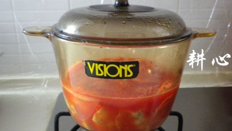饺子茄汁汤,盖锅盖，大火烧开。