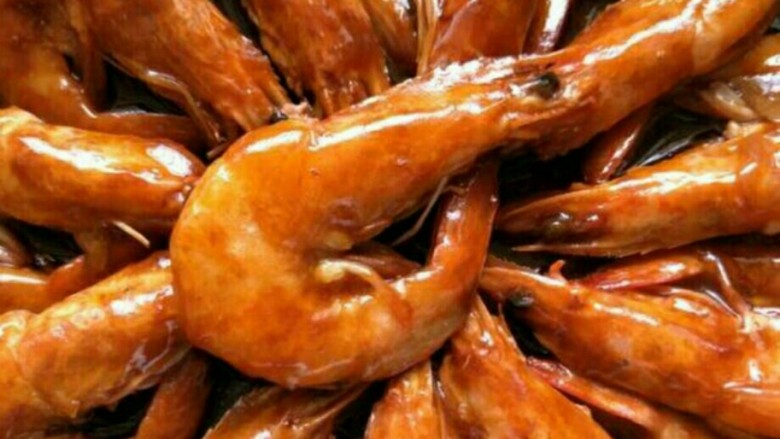 油焖大虾,完成了。想要做出好吃的油焖大虾，记得放番茄酱哦！