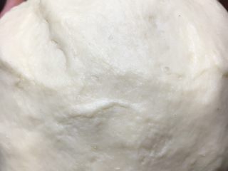 重奶油奶酪面包卷,揉成一个比较光滑的面团