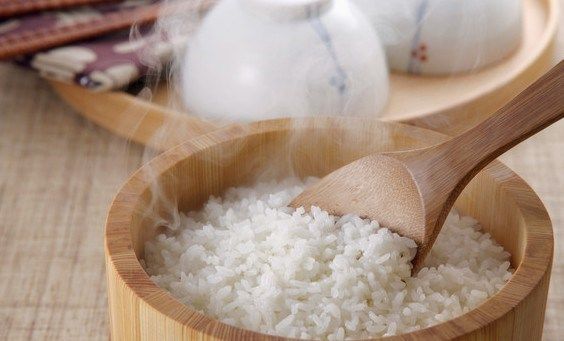 瑶柱蛋白蔬菜炒饭,把米饭蒸好，比平时白米饭稍硬一点。