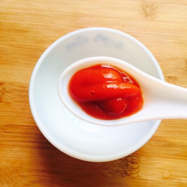 番茄豆腐虾,两勺<a style='color:red;display:inline-block;' href='/shicai/ 699'>番茄酱</a>
