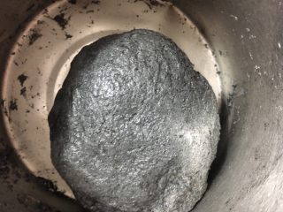 发糕版蜂窝煤,捏成一个团没有干粉即可