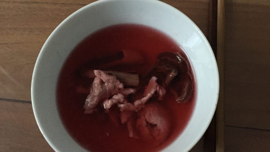 红菌肉片汤