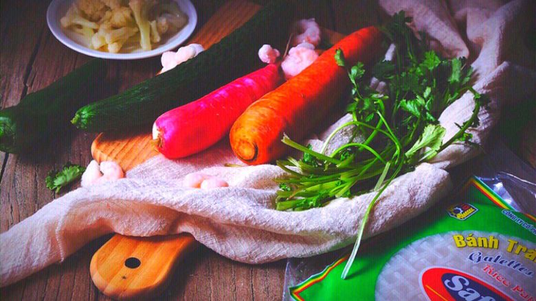 越南春卷 春天的小清新,准备材料 搭配的几样蔬菜可按自己口味选择