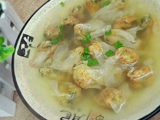 福州传统小吃——肉燕,开吃吧，简单又美味的皮脆顺滑的肉燕就好了，趁热吃哦