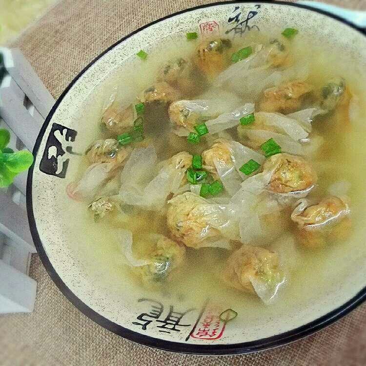 福州传统小吃——肉燕,开吃吧，简单又美味的皮脆顺滑的肉燕就好了，趁热吃哦