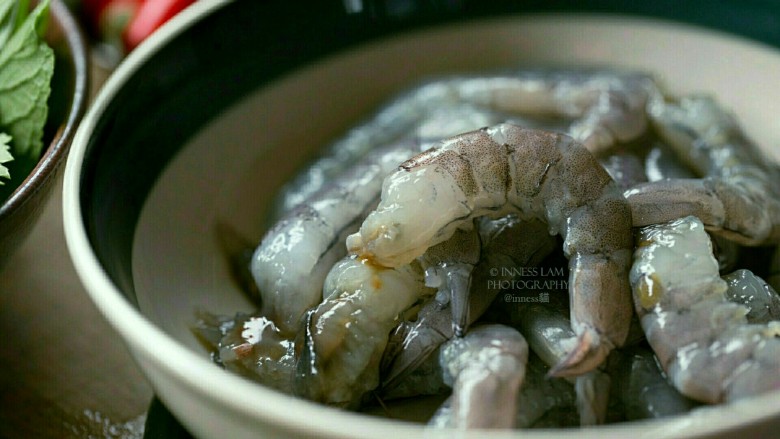 【泰式九层塔炒虾】 去泰国必吃的低卡美味,新鲜海虾去壳去头待用