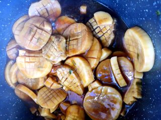 蚝油杏鲍菇,翻炒均匀，至汤汁浓稠时即可出锅