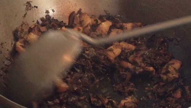 笋干梅干菜焖肉,大火收汁