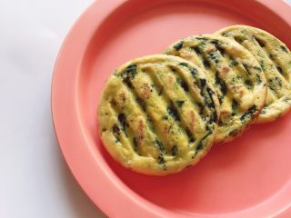 菠菜鸡蛋饼,❥ 很简单的 有菜有蛋也属于一道营养蛋饼了.